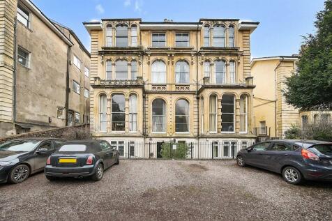 3 bedroom flat for sale
