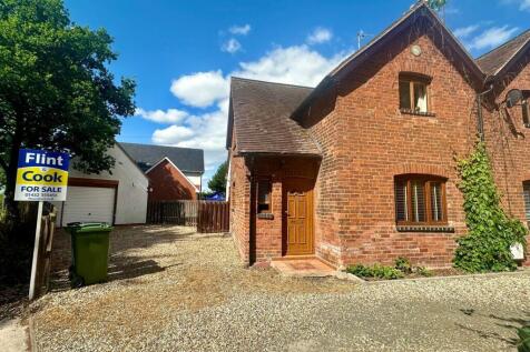 Kings Acre Road, Hereford, HR4 2 bed semi