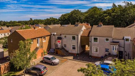 3 bedroom flat for sale