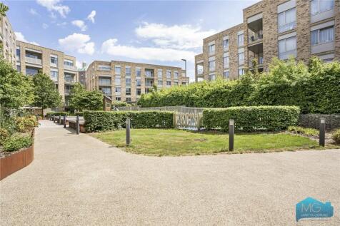 Medawar Drive, London, NW7 3 bed apartment for sale