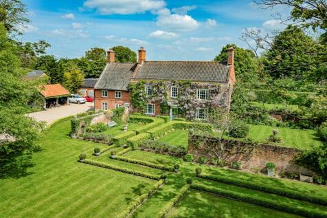 A Secluded Georgian Farmhouse in the... 6 bed detached house for sale