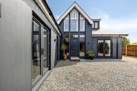 Modern, Chain Free, Four Bedroom... 6 bed detached house for sale