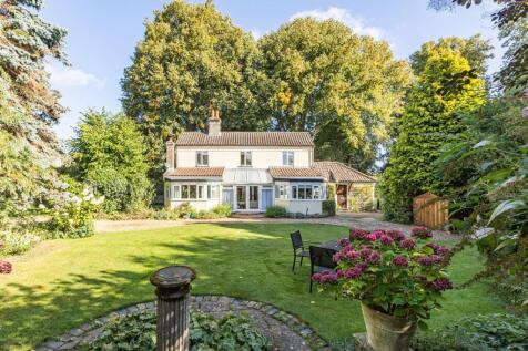 Two/Three Bedroom Period Home in... 2 bed detached house for sale