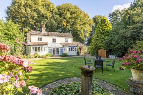 Two/Three Bedroom Period Home in... 2 bed detached house for sale