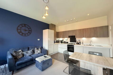 Waddesdon House, Gorcott Lane... 2 bed flat for sale