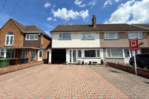 3 bedroom semi-detached house for sale