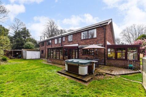 5 bedroom detached house for sale