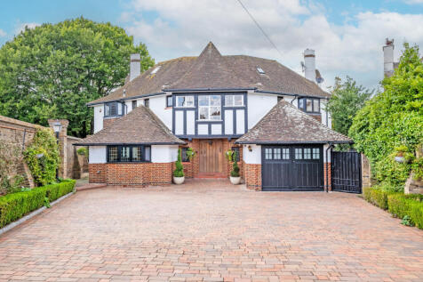 6 bedroom detached house for sale