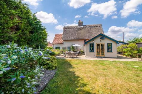 The Street, Stowmarket IP14 4 bed detached house for sale