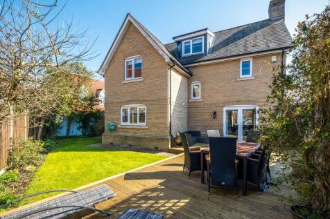 Shrubbery Close, Suffolk IP30 4 bed detached house for sale