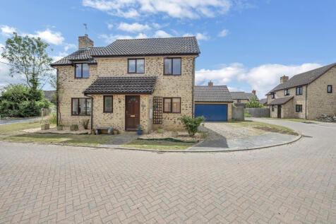 Millfield Drive, Stowmarket IP14 4 bed detached house for sale