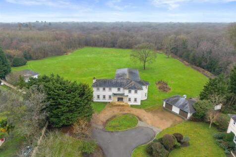 5 bedroom detached house for sale