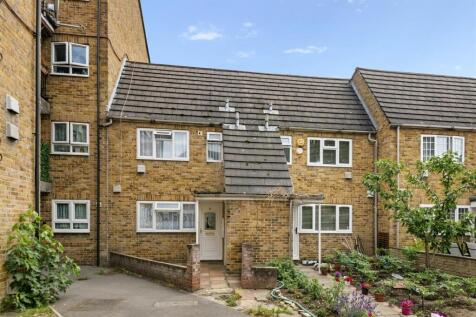 Logan Close, Hounslow TW4 3 bed terraced house for sale