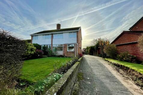 3 bedroom semi-detached house for sale