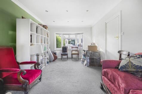 St. Georges Crescent, Cippenham, Slough 3 bed semi