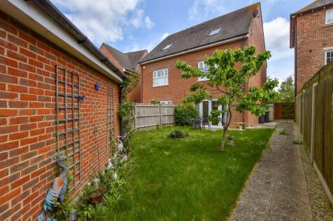 Discovery Drive, Kings Hill, West... 4 bed semi