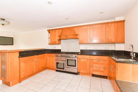5 bedroom town house for sale