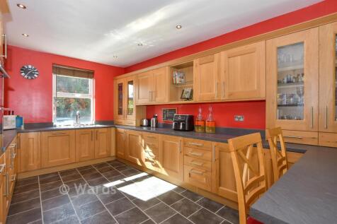 6 bedroom end of terrace house for sale