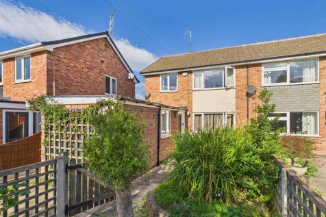 Savages Road, Ruddington, Nottingham 3 bed semi