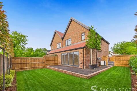 4 bedroom semi-detached house for sale
