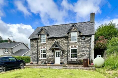 Llangernyw 3 bed detached house for sale