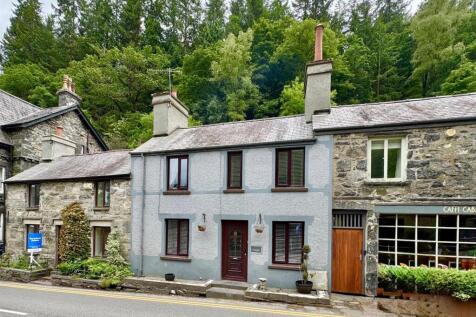 4 bedroom terraced house for sale