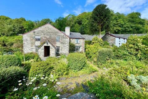 6 bedroom house for sale