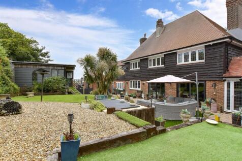 6 bedroom detached house for sale