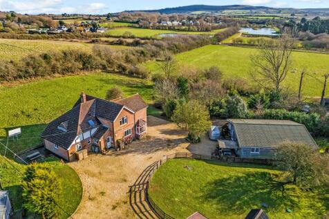 5 bedroom detached house for sale