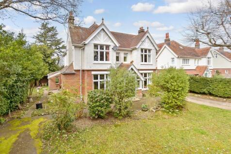 6 bedroom detached house for sale