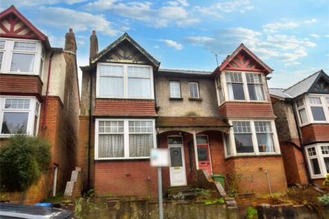 Royal Avenue, Scarborough, North... 3 bed semi