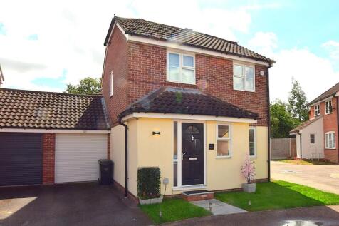3 bedroom link detached house for sale