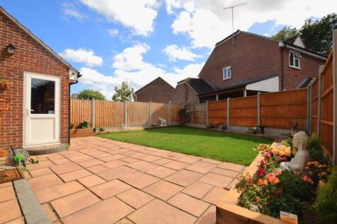 3 bedroom link detached house for sale