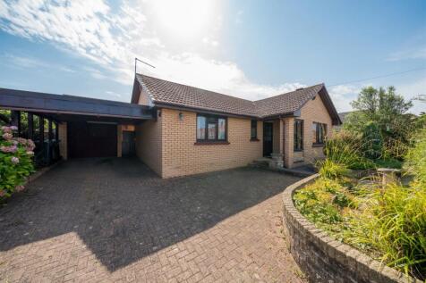 Crescent Avenue, Sticklepath, Barnstaple 2 bed bungalow for sale