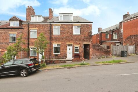 4 bedroom end of terrace house for sale