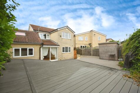 5 bedroom detached house for sale