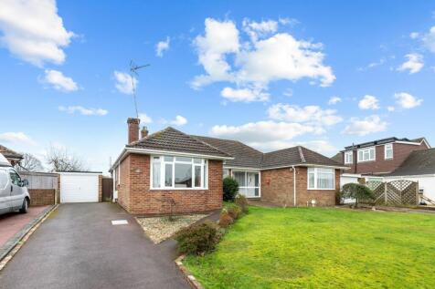 2 bedroom semi-detached bungalow for sale