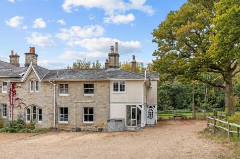 5 bedroom semi-detached house for sale