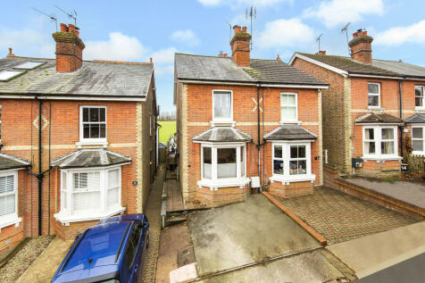 2 bedroom semi-detached house for sale