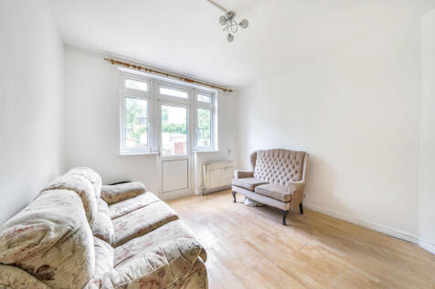 Oak Tree Dell, London NW9 2 bed maisonette for sale