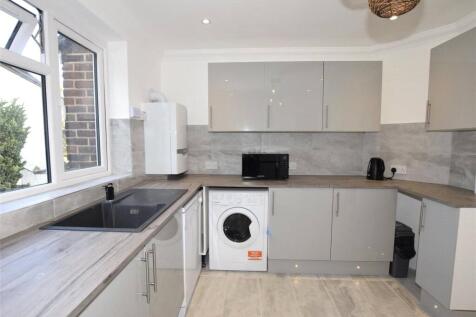 Stonegate Court, Kingsbury NW9 3 bed maisonette for sale