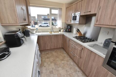 2 bedroom semi-detached house for sale