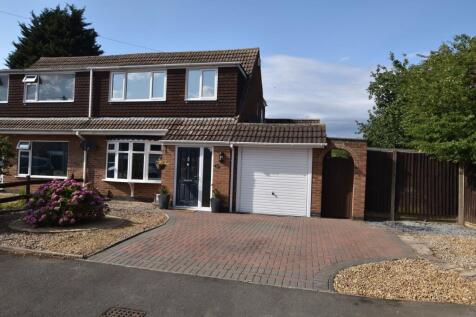 3 bedroom semi-detached house for sale