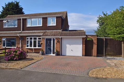 3 bedroom semi-detached house for sale