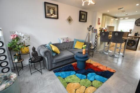 2 bedroom town house for sale