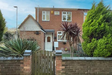 3 bedroom town house for sale