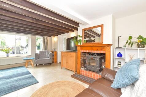6 bedroom detached house for sale