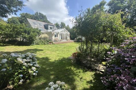 Ladock 3 bed detached bungalow for sale