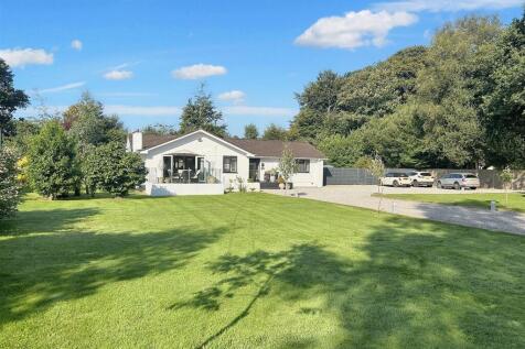 Pentewan 4 bed detached bungalow for sale