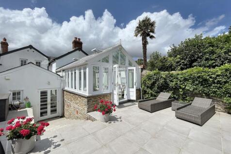 4 bedroom terraced house for sale